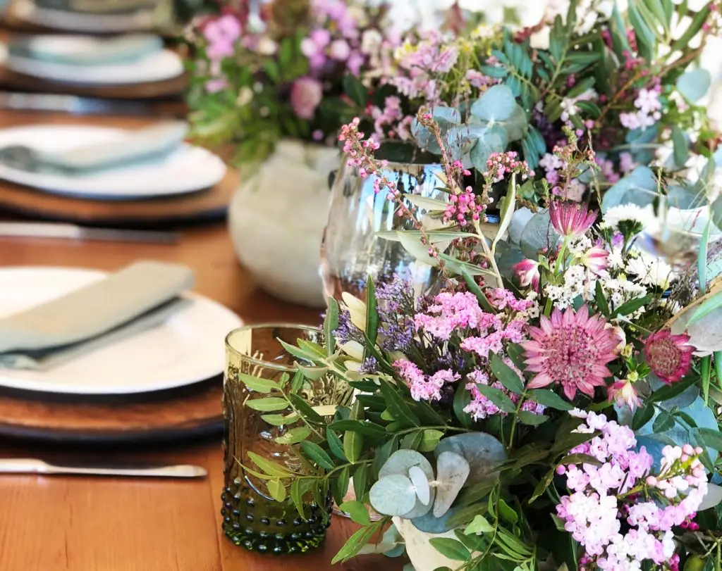4 ideas de centros de mesa con flores para bodas